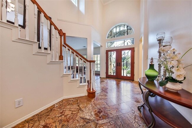 Building Photo - 205 Lago Vista St