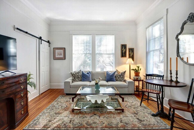 Foto del edificio - 306 E Victory Dr