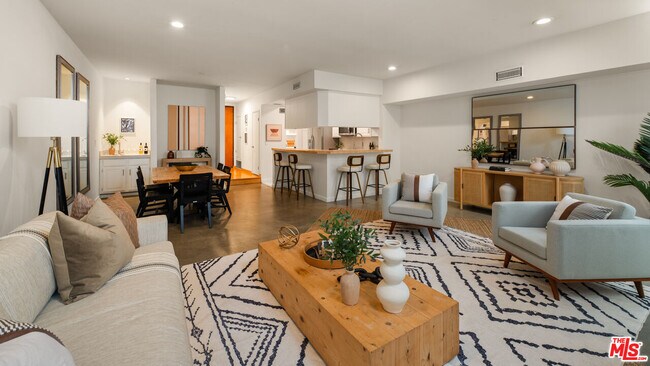 Foto del edificio - 10627 Ashton Ave