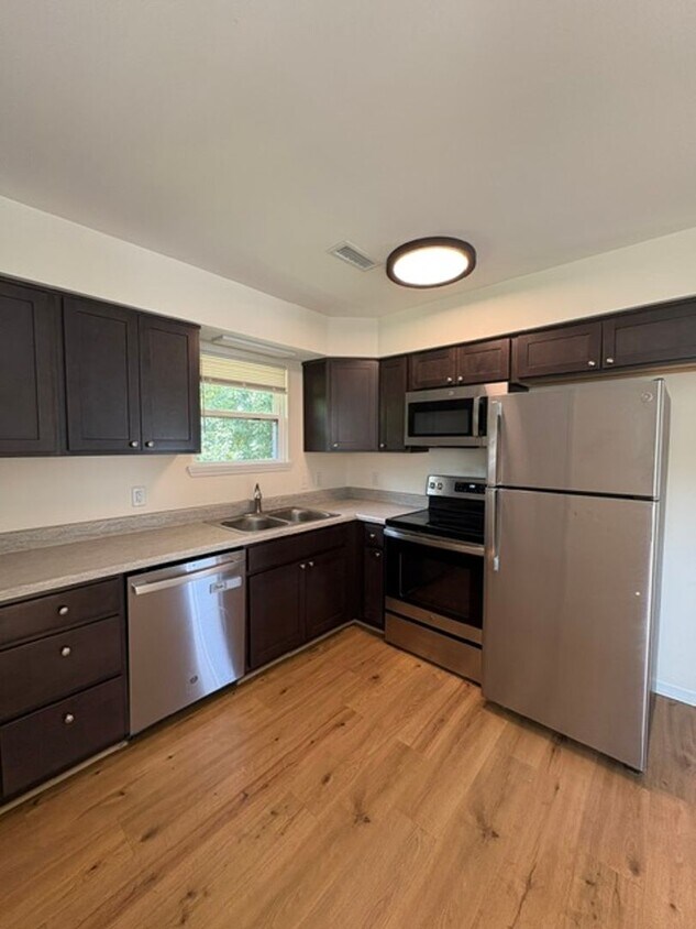 4995/4997 Eastview Terrace - 4995/4997 Eastview Terrace