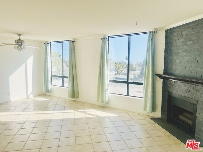 Foto del edificio - 7320 Hawthorn Ave