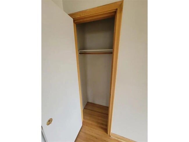 Foto del edificio - 706 Robinwood Ln