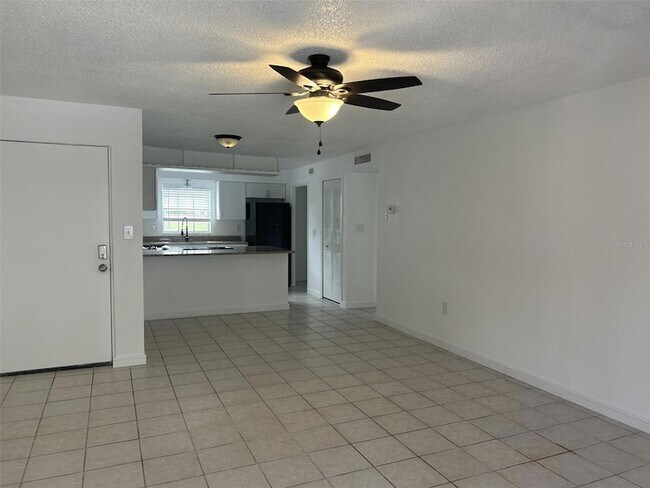 Foto del edificio - 1140 83rd Ave N