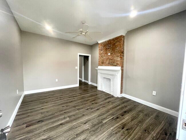 Building Photo - 907 Scott St