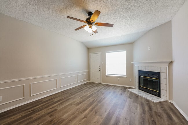 Building Photo - 1005 Meadowbend Dr