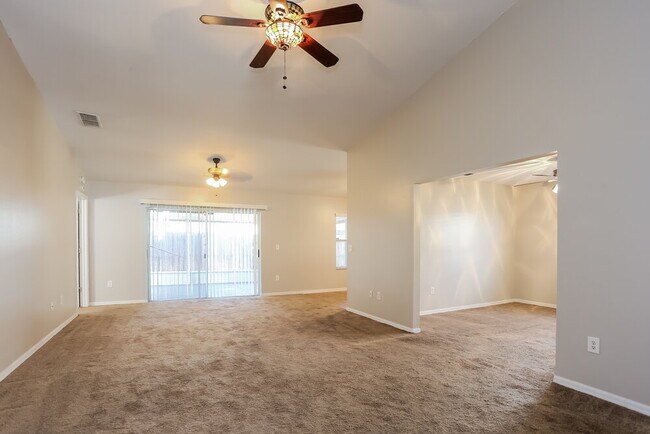 Foto del edificio - 221 Lookout Dr