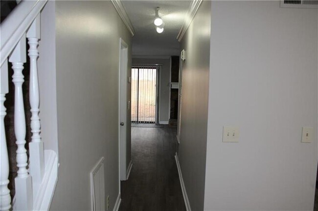 Building Photo - 520 Northridge Crossing Dr