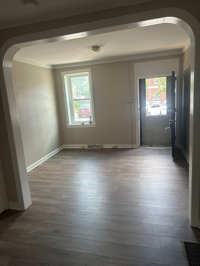 Building Photo - Single Family House located on North Locus...