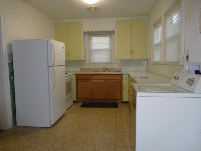 Building Photo - 509 Fairfax