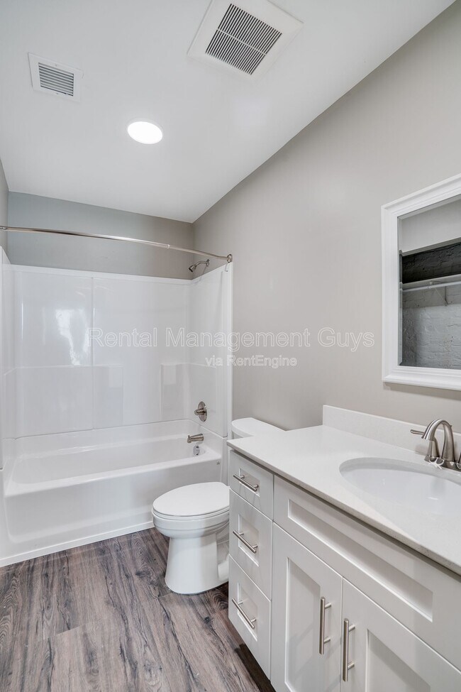 Building Photo - 340 N Sibley St