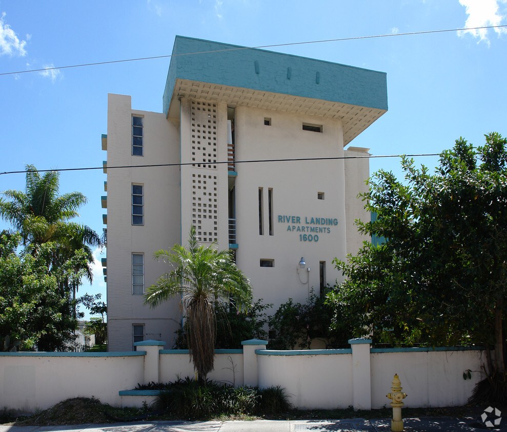 Primary Photo - River Landing Apartments