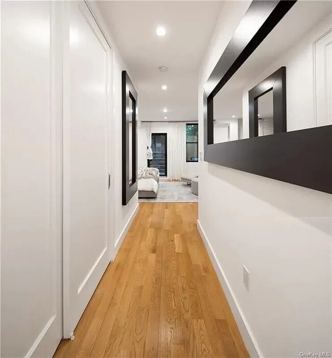 Building Photo - 543 3rd Ave