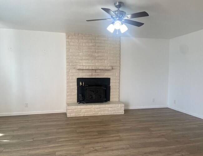 Foto del edificio - AVAILABLE IN JANUARY!!!