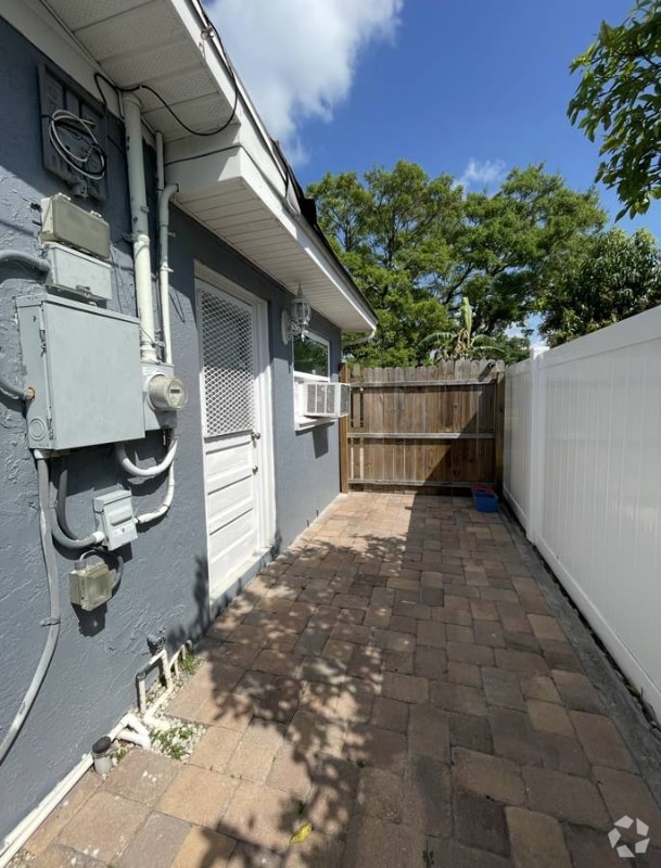 Building Photo - 8609 Blossom Ave
