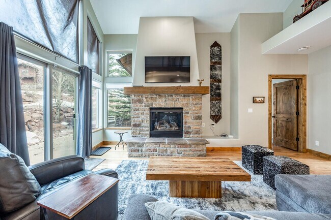 Foto del edificio - Modern Mountain Home in Desirable Pinebrook