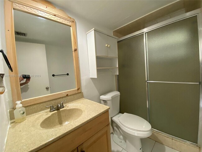 Foto del edificio - 16450 Miami Dr