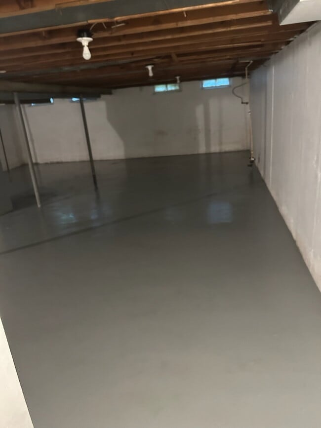 Building Photo - 3-Bed Oasis with Spacious Comfort at 6137 ...