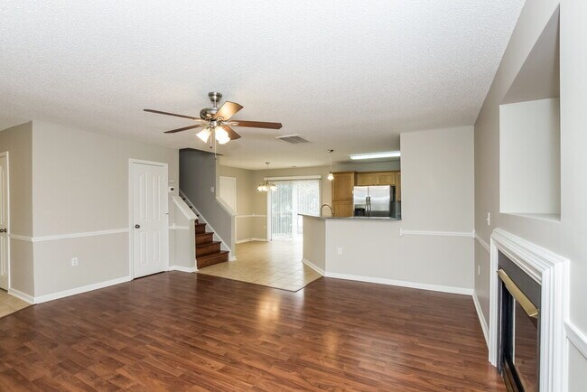 Foto del edificio - 7920 Trotter Rd