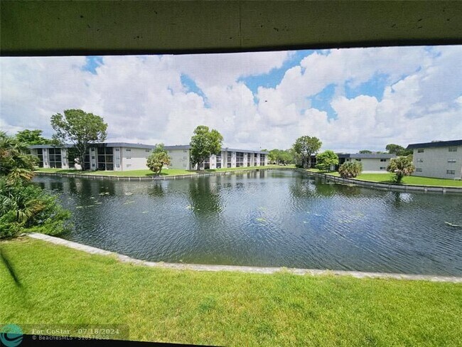 Foto del edificio - 8025 N Colony Cir