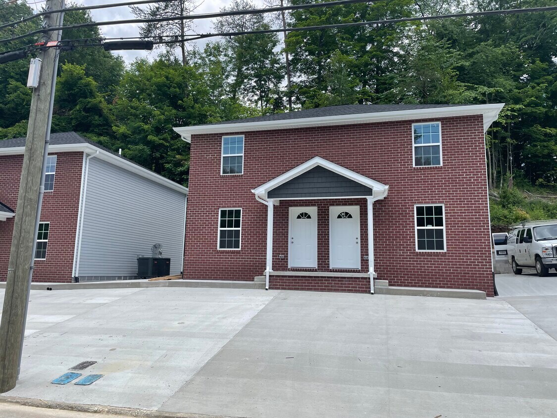 1009 W 5th St, Corbin, KY 40701 Townhouse for Rent in Corbin, KY