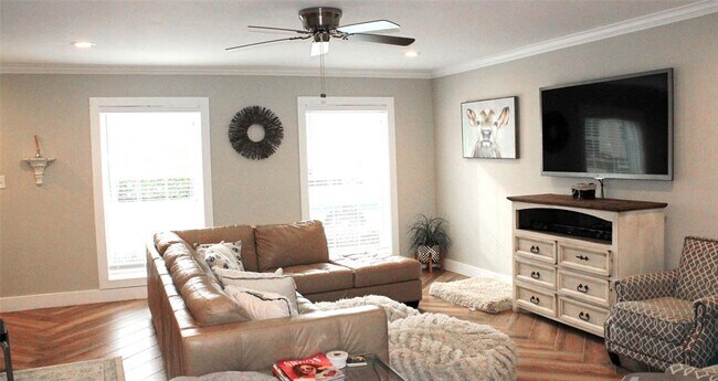Building Photo - 406 Bendwood Dr