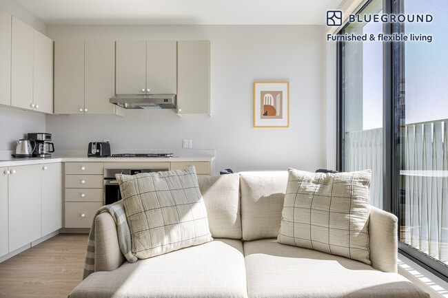 Building Photo - 200 Mesnager St