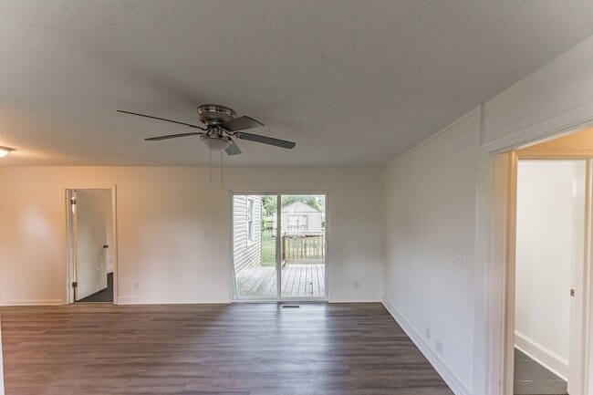 Building Photo - Three Bedroom One Bathroom House For Rent