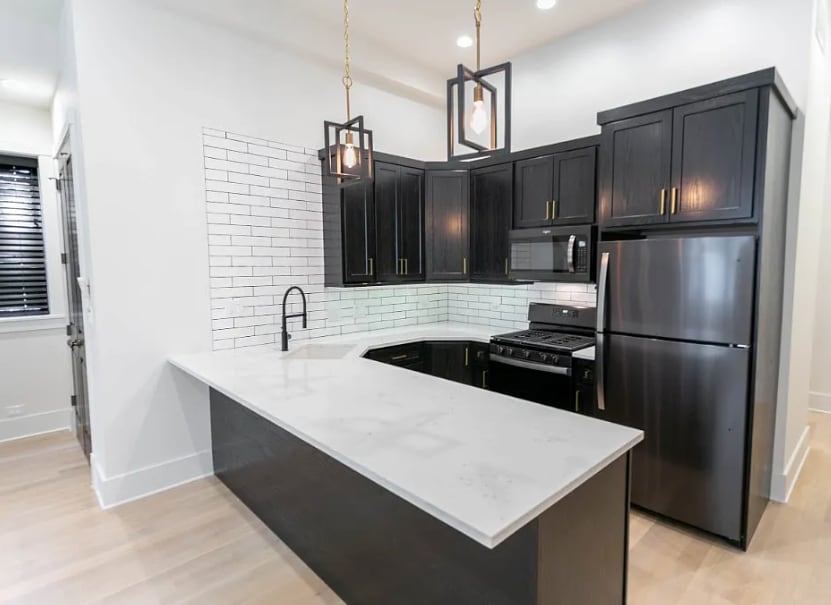Primary Photo - 1325 N Wicker Park Ave
