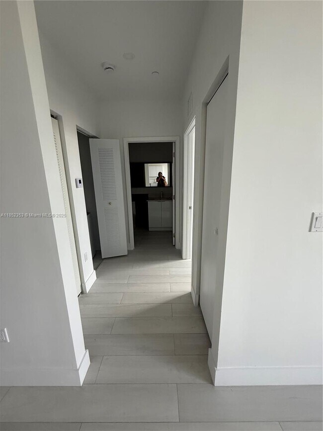 Foto del edificio - 1091 E 17th St