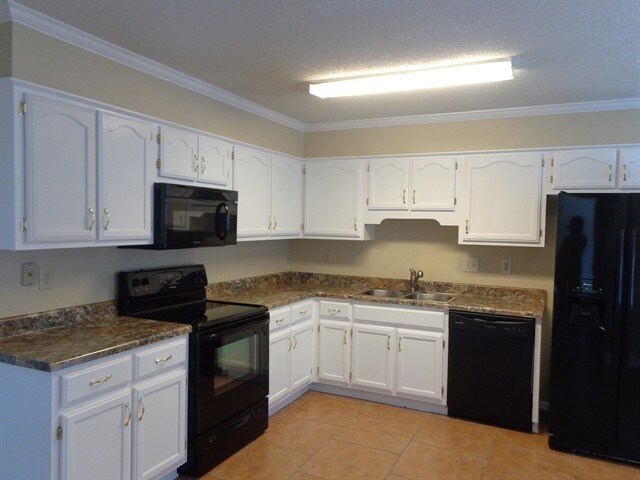 Foto del edificio - 6727 Oakmoor Cir N