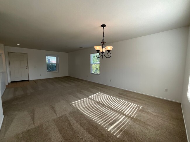 Building Photo - East Palmdale Home