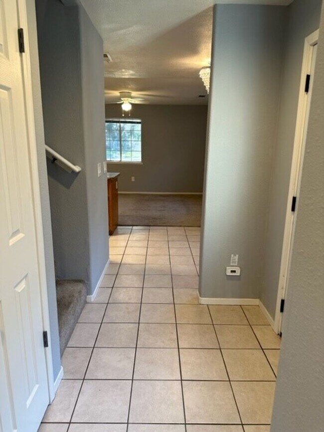 Foto del edificio - Charming 3bd, 3bth townhome located in the...