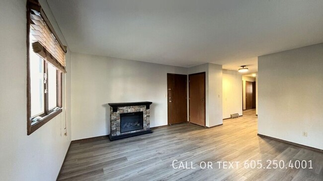 Foto del edificio - Cozy 2 Bedroom 1 Bathroom Apartment Close ...