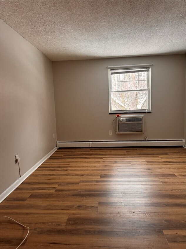 Building Photo - 809 East Ave