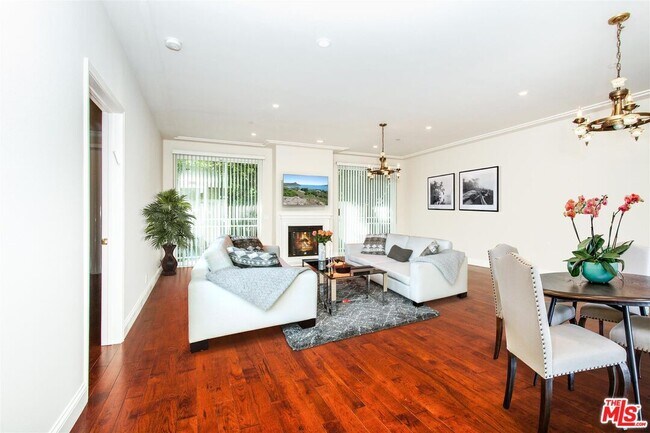 117 S Clark Dr Unit 204, West Hollywood, CA 90048 - Apartment for Rent