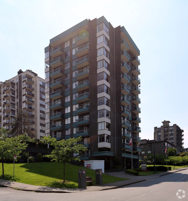Building Photo - Seaside Plaza