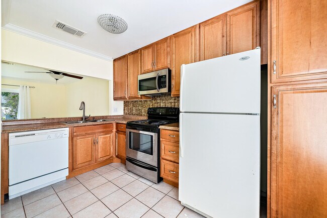 Building Photo - 119 Oakwood Dr