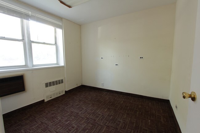 Building Photo - 1811 Quentin Rd