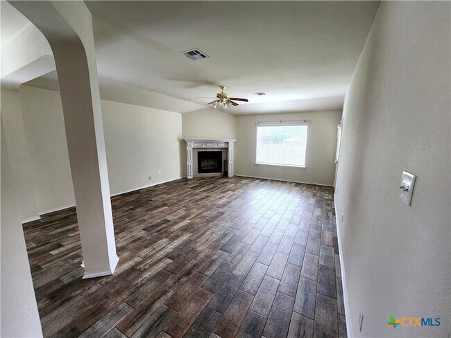 Foto del edificio - 105 E Great Plains Trail