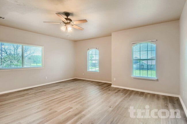 Building Photo - 761 Meghann Ln