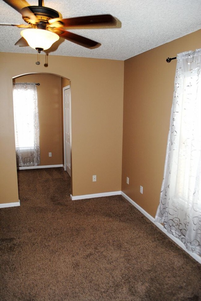 Building Photo - 487 Portobello Dr