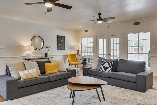 Foto del edificio - 7701 Ridgeway Ct