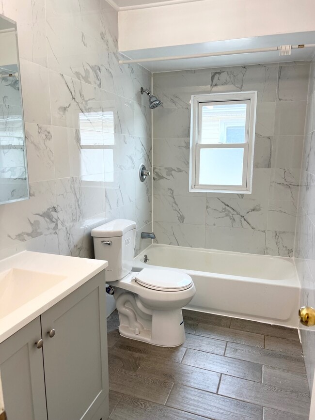 Foto del edificio - 156 Petrus Ave