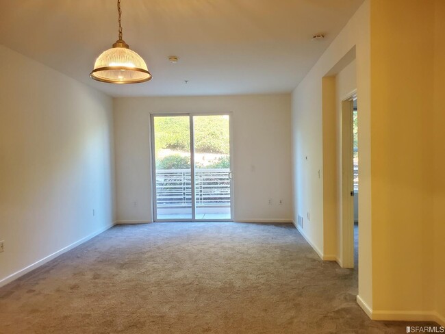 Building Photo - 401 Crescent Ct