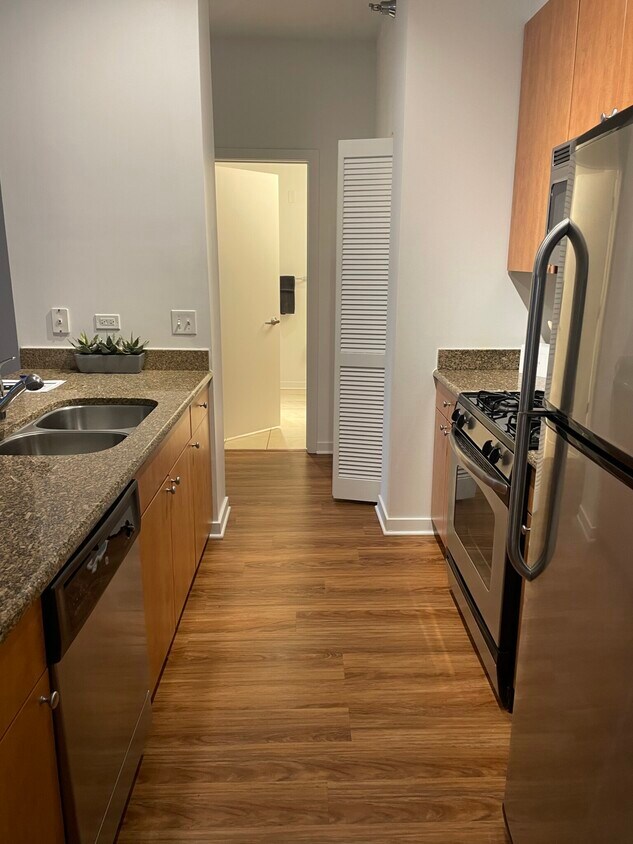 Foto principal - 727 S Clark St