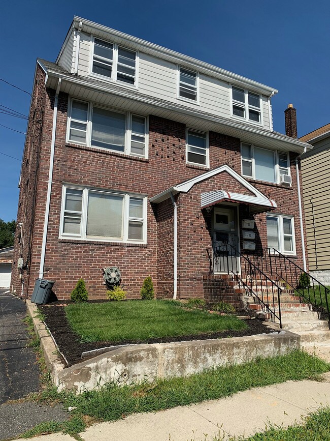 Building Photo - 21 Cedar Hill Ave