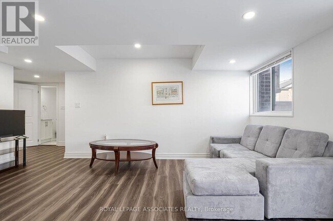 Photo du bâtiment - 2515 Standardbred Dr