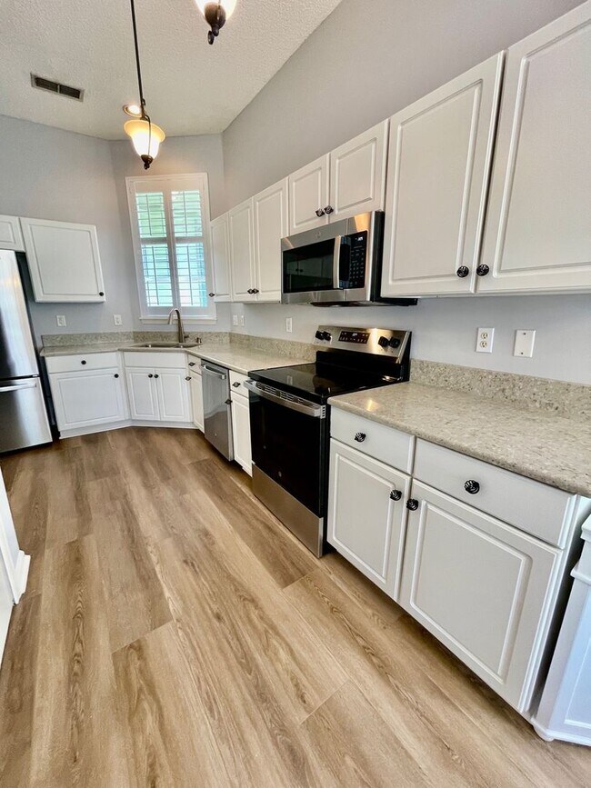 Building Photo - 95116 Village Dr