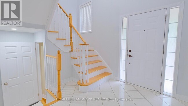 Building Photo - 15 Montreaux Crescent