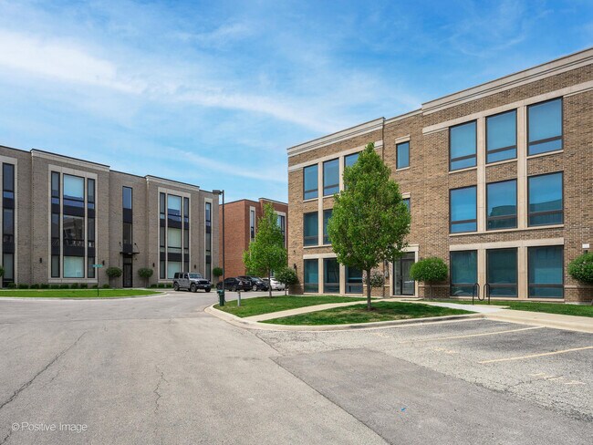 Building Photo - 6541 W Palmer St